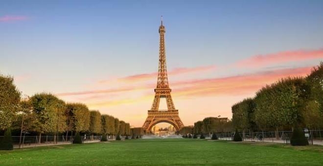 Koronavirüs yüzünden yıl dönümü planları bozulan adam, eşi için Eyfel Ku galerisi resim 1