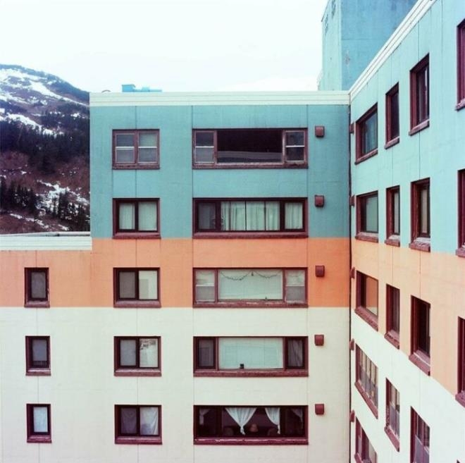 Bakkalı, okulu her şeyi bir arada! Tüm kasaba tek bir binada yaşıyor galerisi resim 10