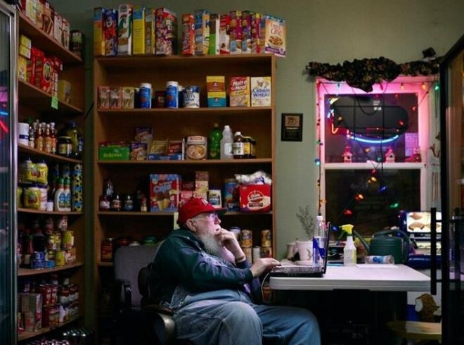 Bakkalı, okulu her şeyi bir arada! Tüm kasaba tek bir binada yaşıyor galerisi resim 3