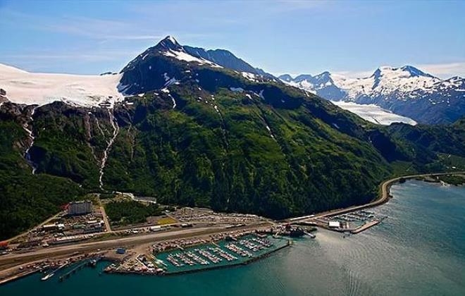 Bakkalı, okulu her şeyi bir arada! Tüm kasaba tek bir binada yaşıyor galerisi resim 7