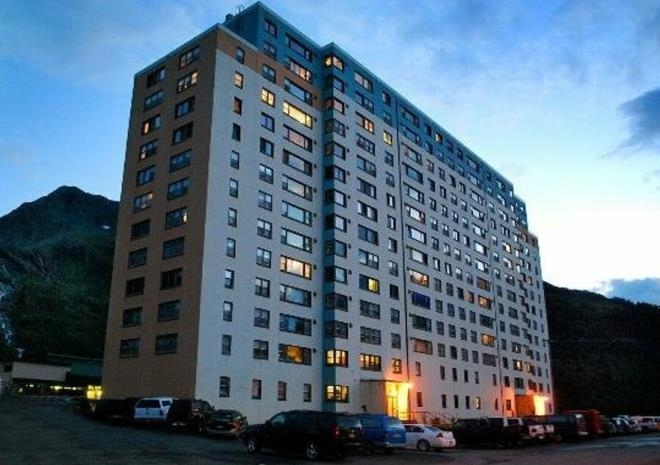 Bakkalı, okulu her şeyi bir arada! Tüm kasaba tek bir binada yaşıyor galerisi resim 8