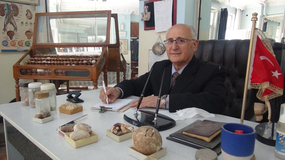 Doktorun ilginç 'taş' koleksiyonu: 2 bin ameliyattan çıkardı galerisi resim 9