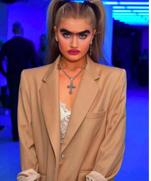 Kaşlarını Almayan Kıbrıslı Instagram Modeli  gündem oldu! galerisi resim 4