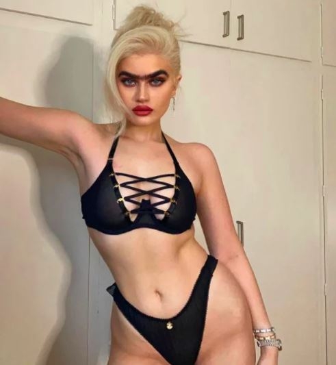 Kaşlarını Almayan Kıbrıslı Instagram Modeli  gündem oldu! galerisi resim 8