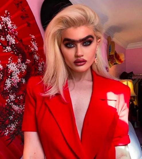 Kaşlarını Almayan Kıbrıslı Instagram Modeli  gündem oldu! galerisi resim 9