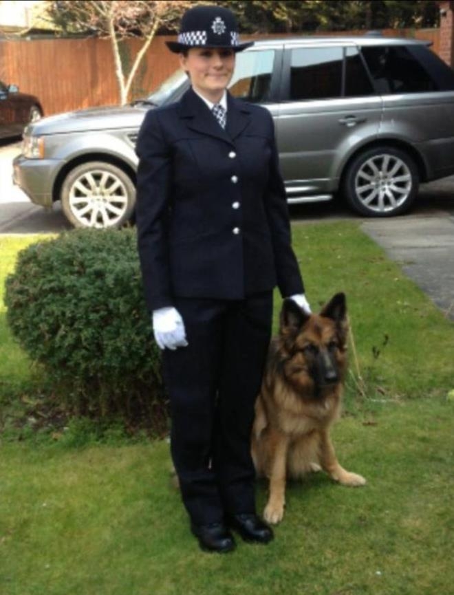 Polisliği bırakan genç kadın, çıplak fotoğraflarını satarak 13 milyon TL galerisi resim 8