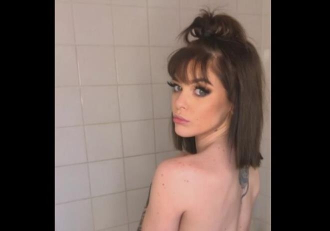 İşini kaybeden temizlikçi, son çareyi çıplak fotoğraflarını satmakta bul galerisi resim 11