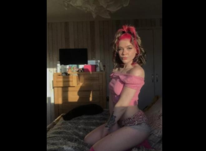 İşini kaybeden temizlikçi, son çareyi çıplak fotoğraflarını satmakta bul galerisi resim 3