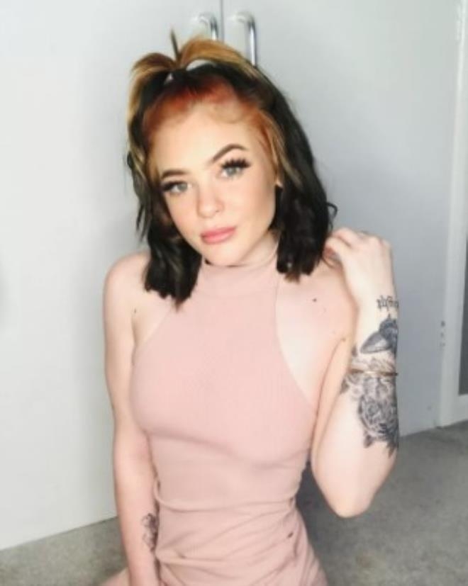 İşini kaybeden temizlikçi, son çareyi çıplak fotoğraflarını satmakta bul galerisi resim 4