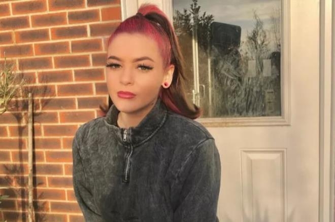 İşini kaybeden temizlikçi, son çareyi çıplak fotoğraflarını satmakta bul galerisi resim 5