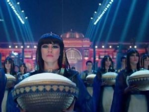 18 kral ve 4 kraliçe böyle taşındı