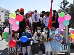 Girne Belediyesi 23 Nisan'da Neşe Dağıttı