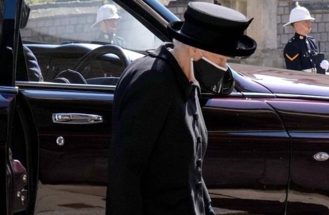 72 yıllık eşini kaybeden Kraliçe'nin son görüntüsü şaşırttı galerisi resim 6