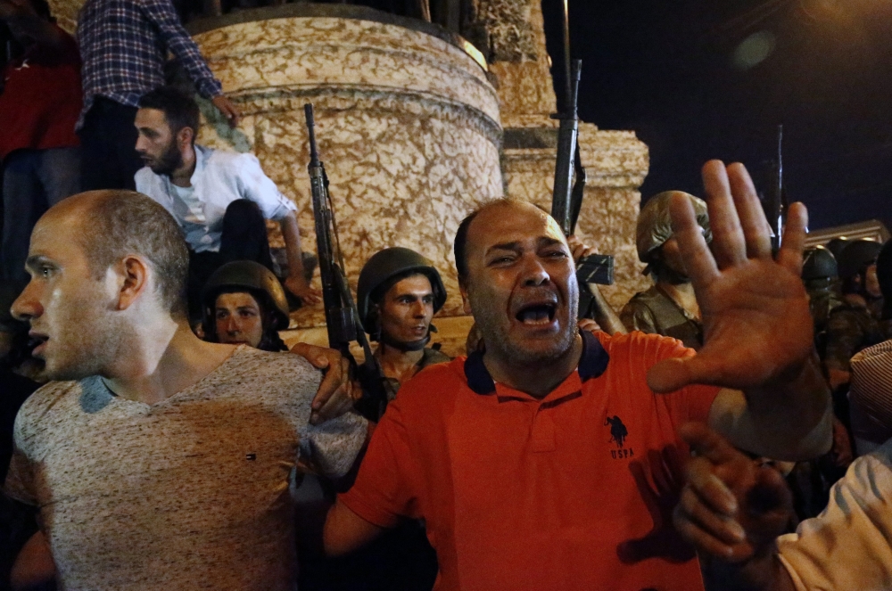 Darbe girişiminde Taksim'den fotoğraflar galerisi resim 1