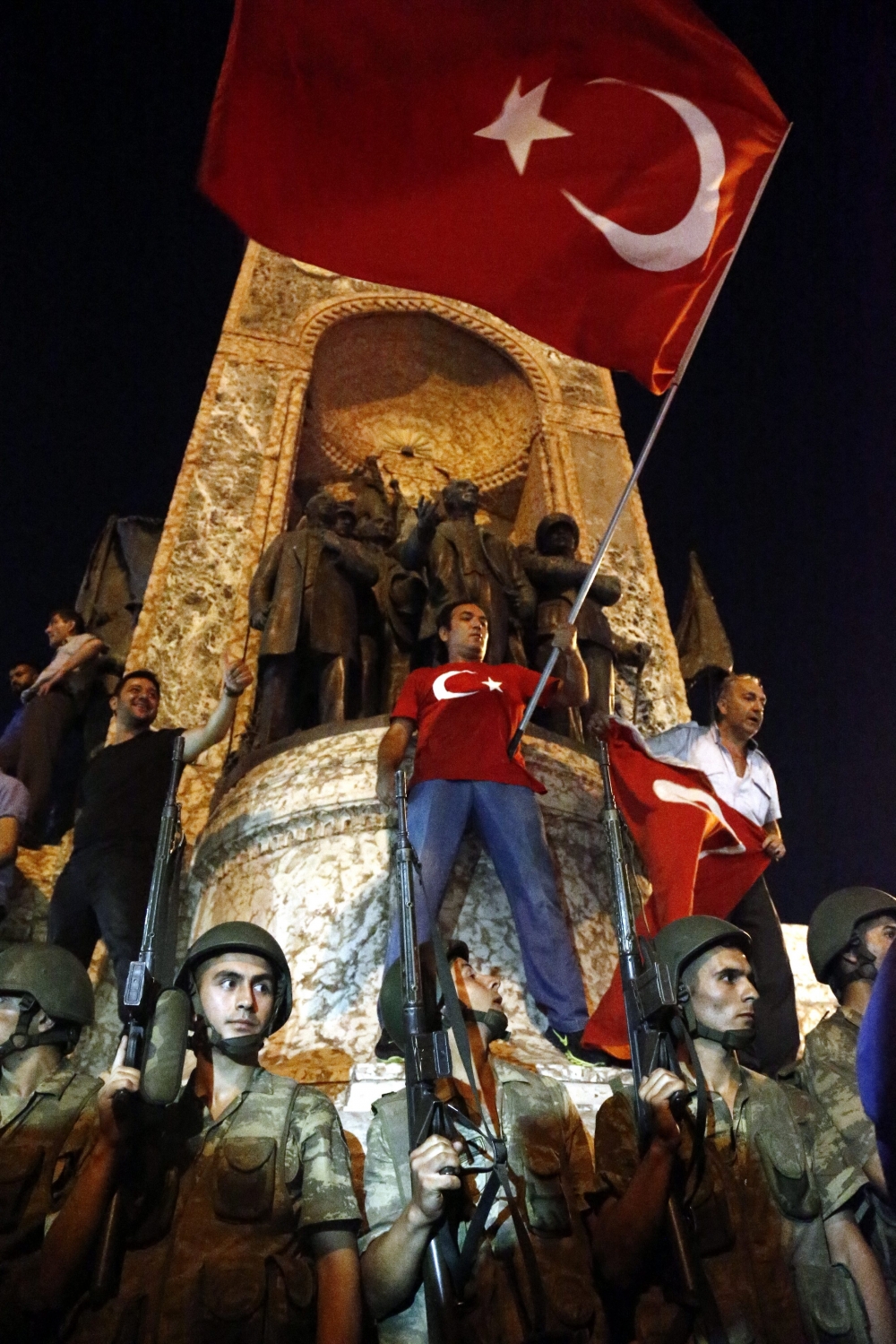 Darbe girişiminde Taksim'den fotoğraflar galerisi resim 2