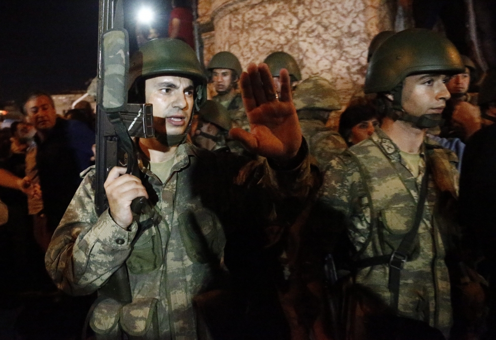 Darbe girişiminde Taksim'den fotoğraflar galerisi resim 9