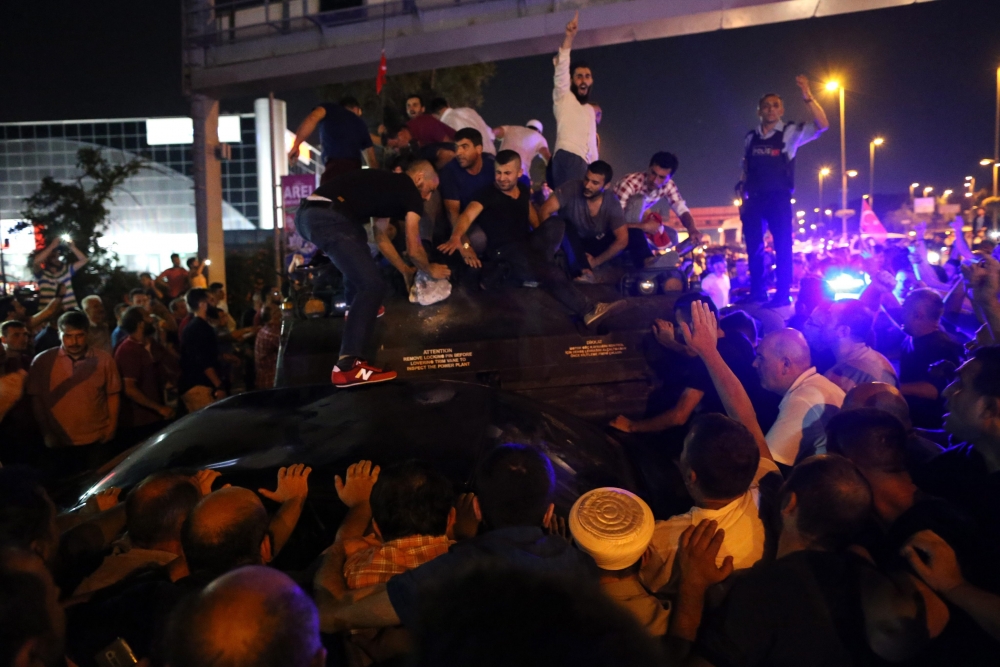 Çarpıcı Fotoğraflarla Darbe Direnişi galerisi resim 2