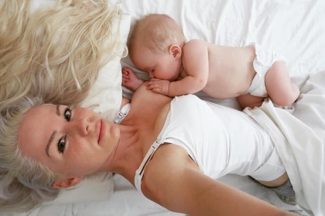 10 çocuk annesi olduğuna kimse inanmıyor! Fiziğini gören gıpta ediyor galerisi resim 1