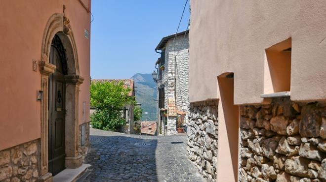 Bu ülkede evler 10 TL'ye satılıyor! Ancak tek bir şart var galerisi resim 5