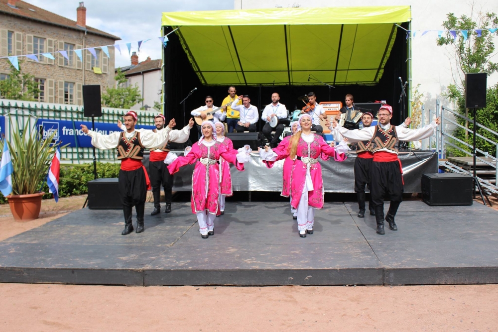 Pergamalı folklor ekibinden Fransa çıkarması! galerisi resim 14