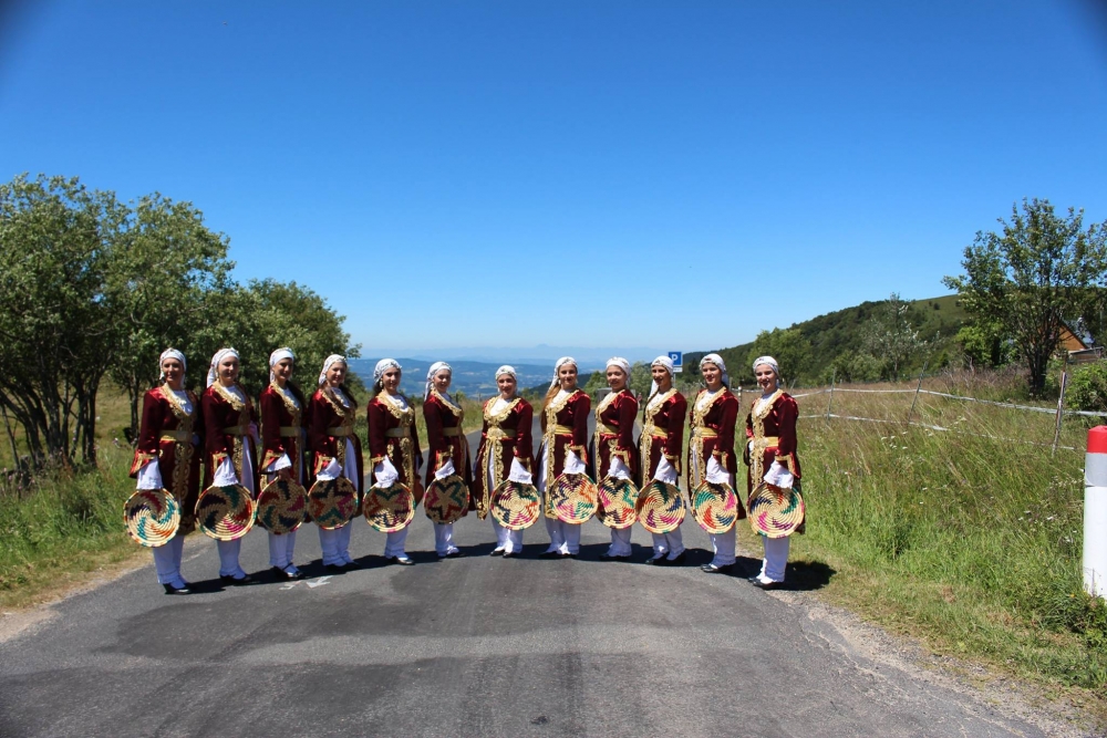 Pergamalı folklor ekibinden Fransa çıkarması! galerisi resim 25