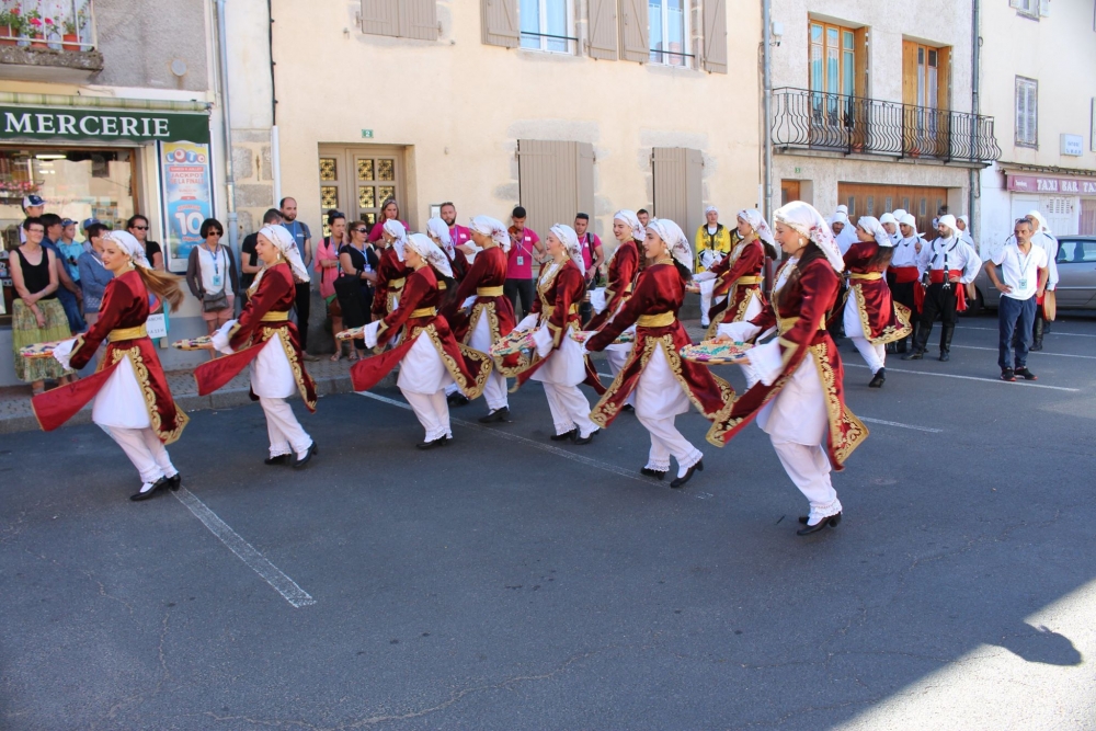 Pergamalı folklor ekibinden Fransa çıkarması! galerisi resim 32