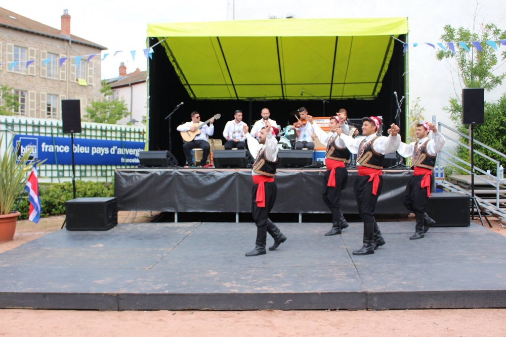 Pergamalı folklor ekibinden Fransa çıkarması! galerisi resim 7