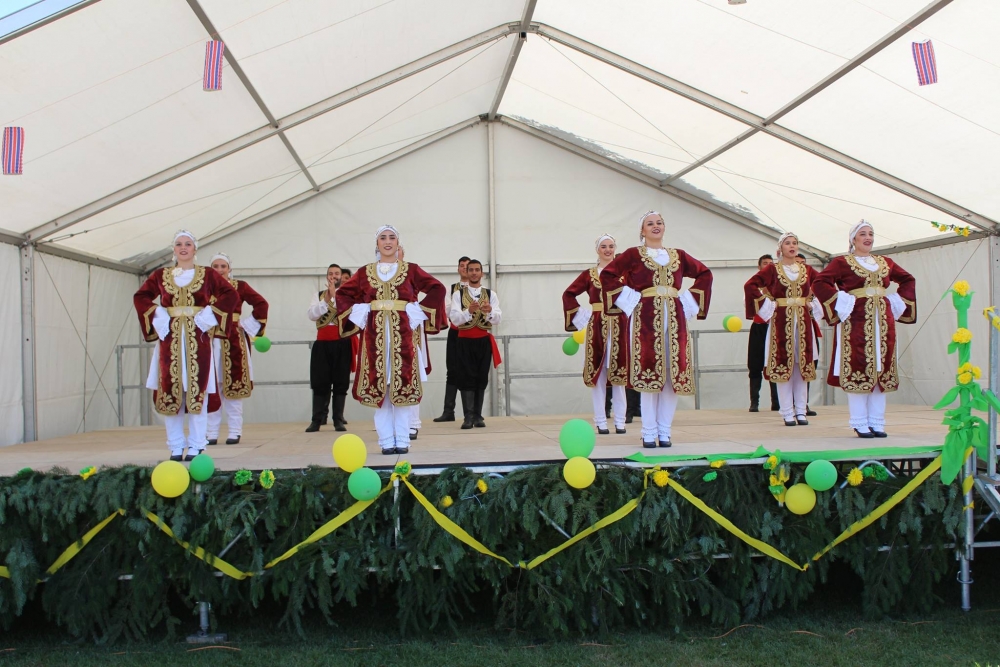 Pergamalı folklor ekibinden Fransa çıkarması! galerisi resim 8