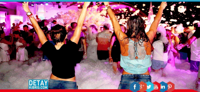 Salamis Bay’da köpükle yıkandılar! galerisi resim 1