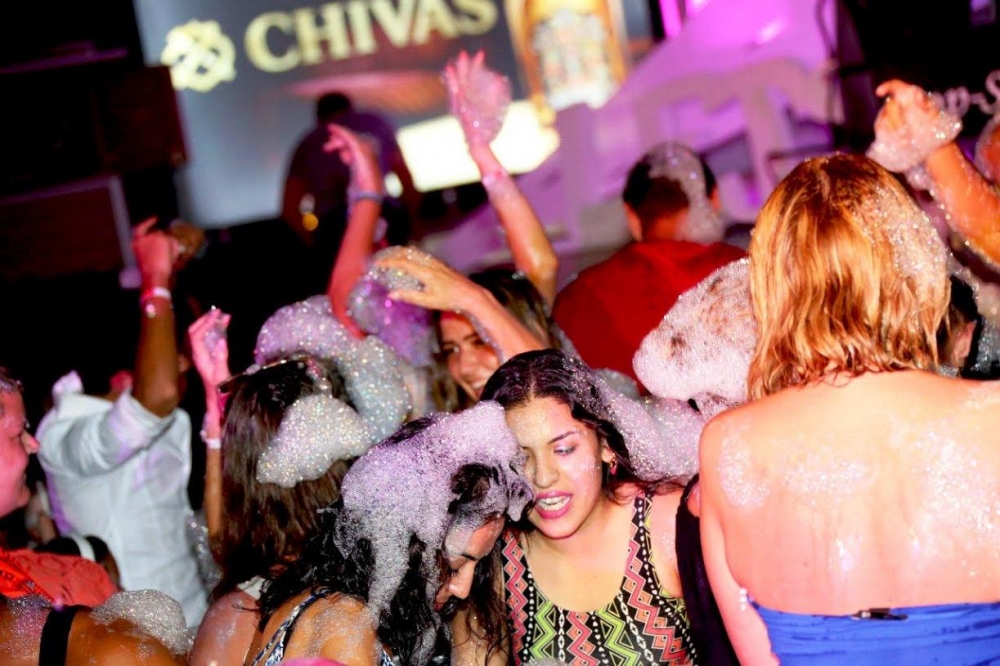 Salamis Bay’da köpükle yıkandılar! galerisi resim 14