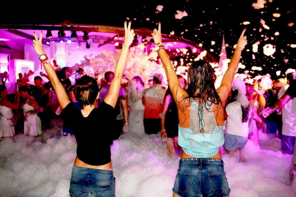 Salamis Bay’da köpükle yıkandılar! galerisi resim 19