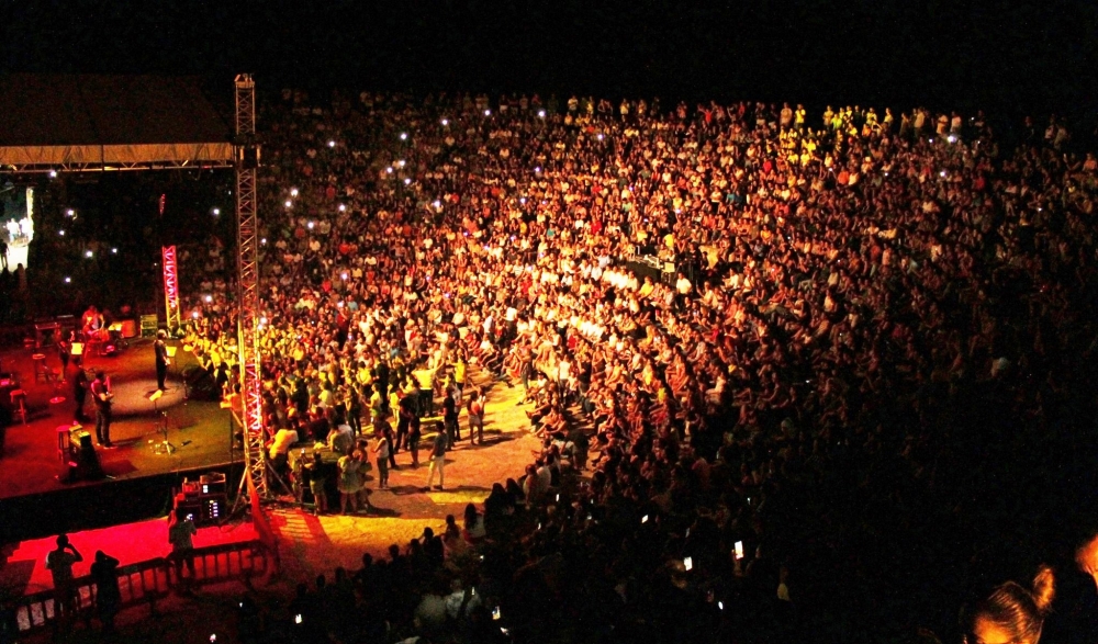 Koray Avcı ve hayranlari Salamis  Antik Tiyatro’yu salladı galerisi resim 4