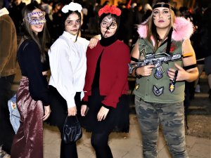 Cadılar Mağusa'da sokağa indi