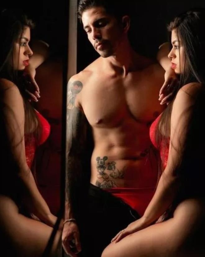 Eşiyle Eş Değiştirme Partisine Katılmıştı! Şimdi De Aynı Anda 9 Kadınla  galerisi resim 4