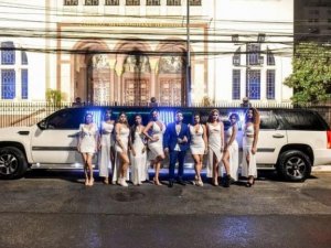 Eşiyle Eş Değiştirme Partisine Katılmıştı! Şimdi De Aynı Anda 9 Kadınla 