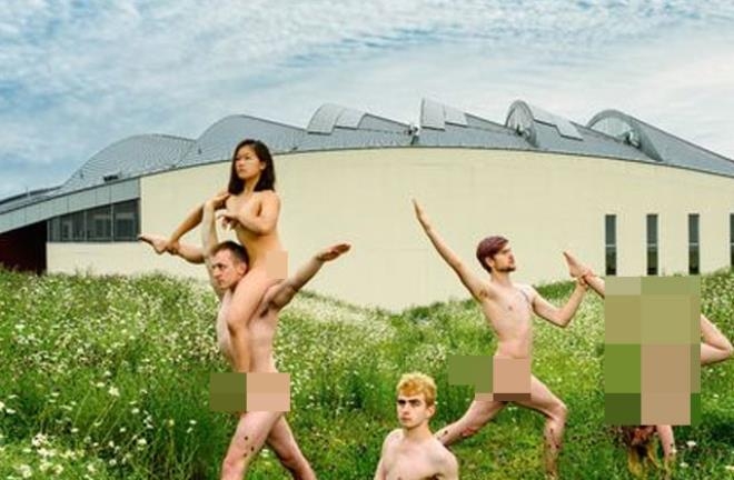 Üniversite öğrencileri soyunup poz verdi! galerisi resim 1