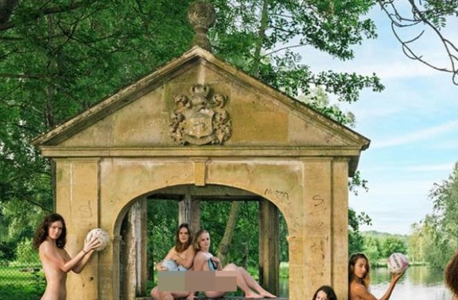 Üniversite öğrencileri soyunup poz verdi! galerisi resim 5