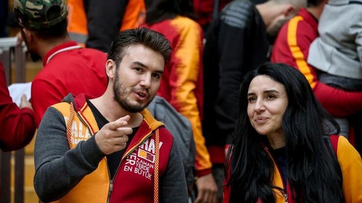 İşte ünlülerin tuttuğu takımlar! galerisi resim 17