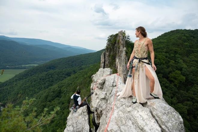 Gelinlikle kayalıklara tırmanan kadın, 5 saatin sonunda unutamayacağı bi galerisi resim 2