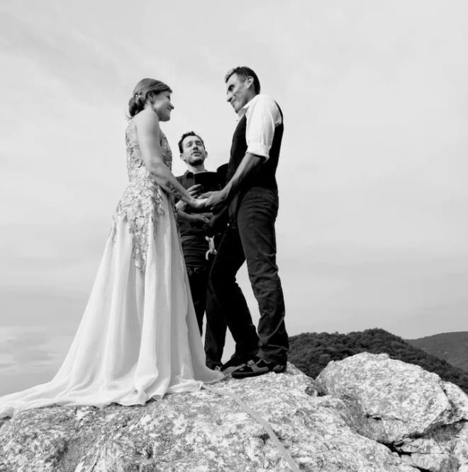 Gelinlikle kayalıklara tırmanan kadın, 5 saatin sonunda unutamayacağı bi galerisi resim 7