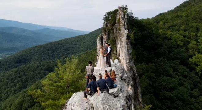 Gelinlikle kayalıklara tırmanan kadın, 5 saatin sonunda unutamayacağı bi galerisi resim 8