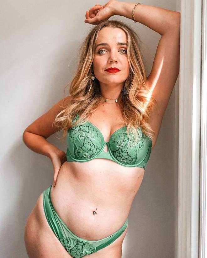 Taytın altına iç çamaşırı giymedi, poz vereyim derken cinsel organı görü galerisi resim 11