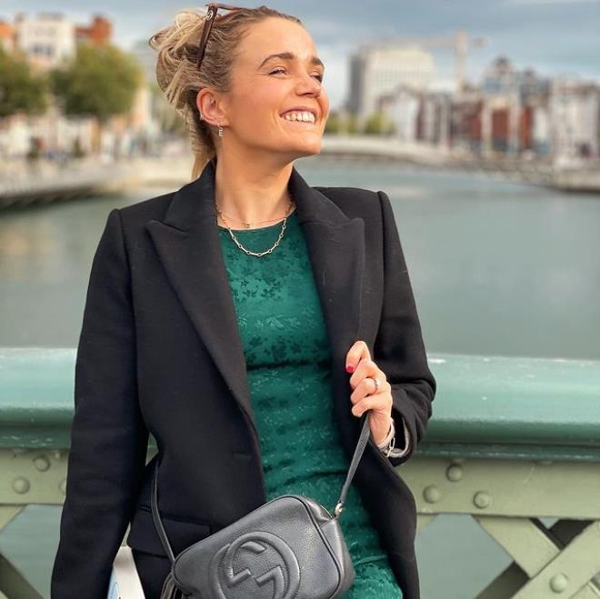 Taytın altına iç çamaşırı giymedi, poz vereyim derken cinsel organı görü galerisi resim 8