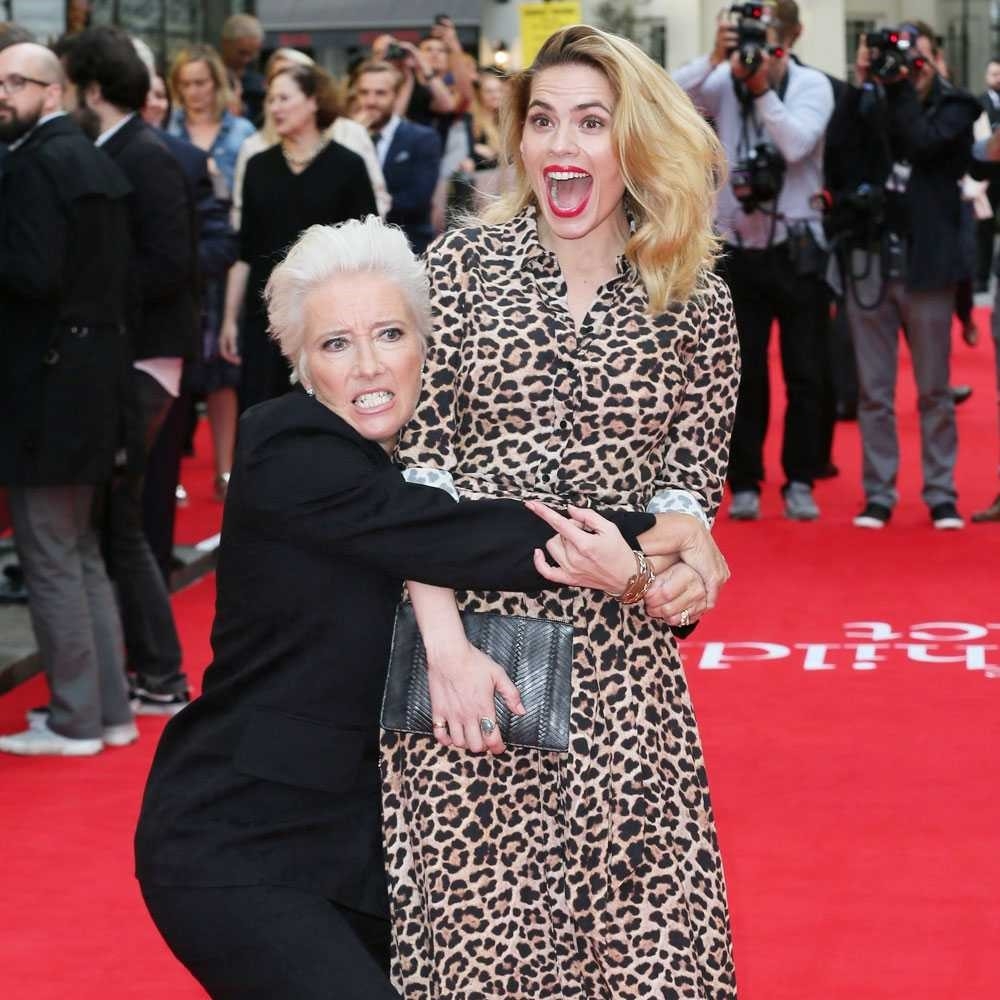 Ünlülerin gerçekten insan olduğunu kanıtlayan kırmızı halı mutlulukları! galerisi resim 7