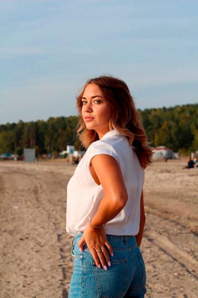 Soyunduğu Anları Paylaşan Genç Öğretmenin Başı Fena Dertte! galerisi resim 6