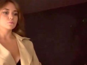 Soyunduğu Anları Paylaşan Genç Öğretmenin Başı Fena Dertte!