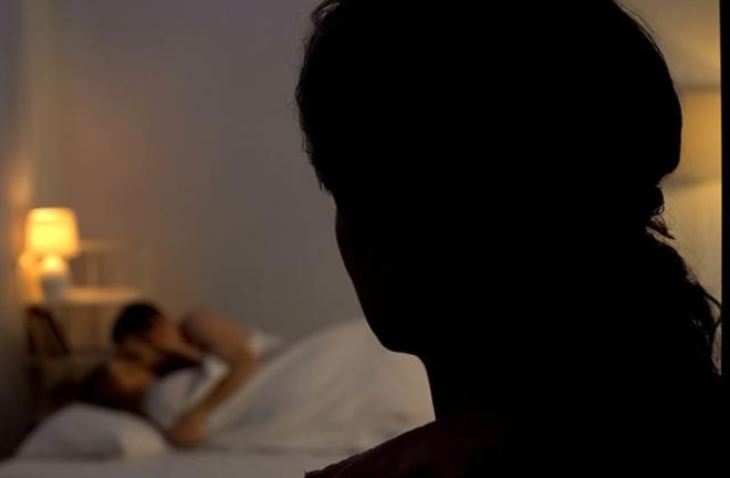 Kendisini Aldatan Eşinden İntikam Almak İçin Kaynanası İle İlişkiye Gird galerisi resim 7