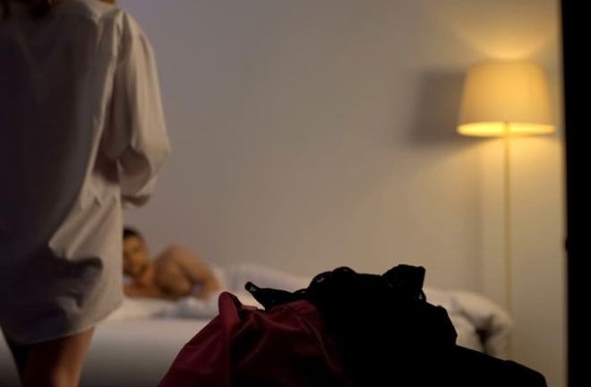 Kendisini Aldatan Eşinden İntikam Almak İçin Kaynanası İle İlişkiye Gird galerisi resim 8