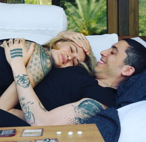 Ayrılıklarıyla Gündeme Damga Vuran Ünlü Çiftler galerisi resim 22