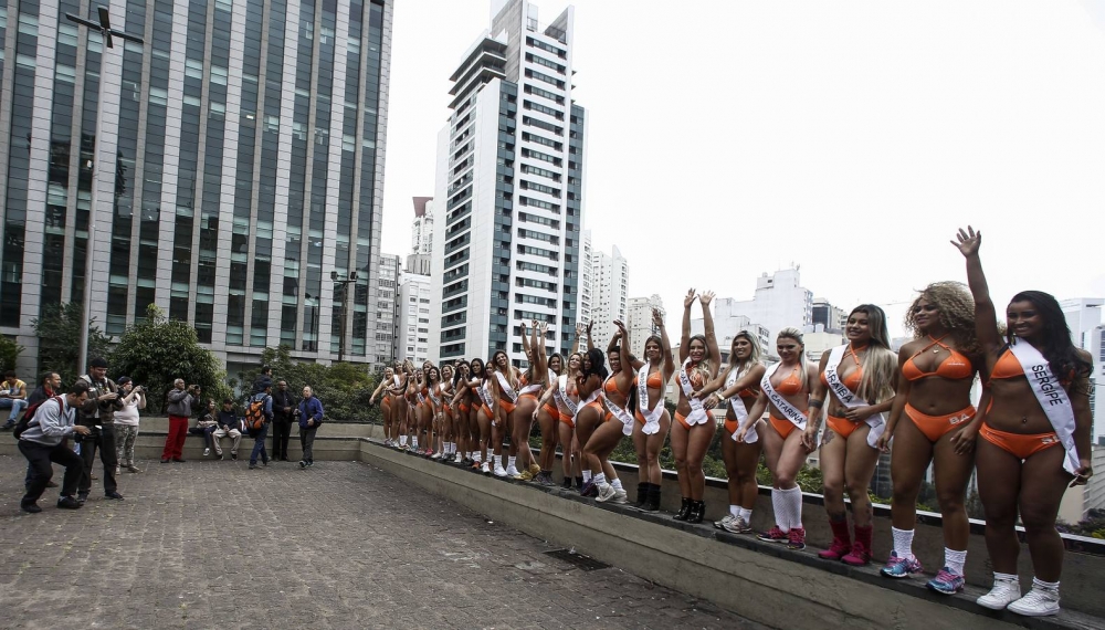 Brezilya’da en güzel kalçalı kadın yarışması galerisi resim 11